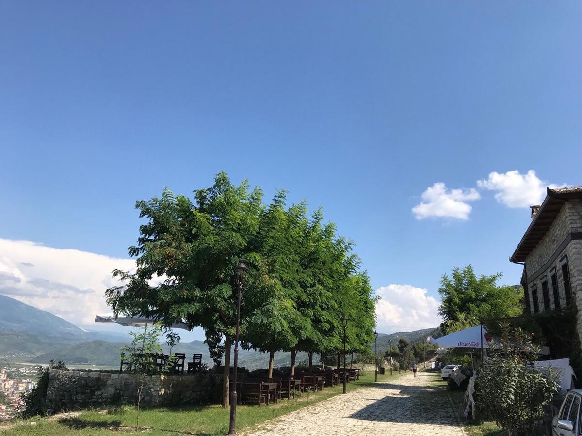 Guest House Iljesa เบราท ภายนอก รูปภาพ