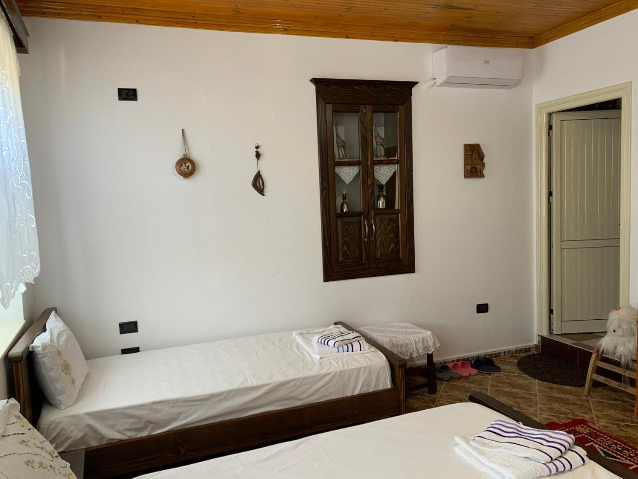Guest House Iljesa เบราท ภายนอก รูปภาพ
