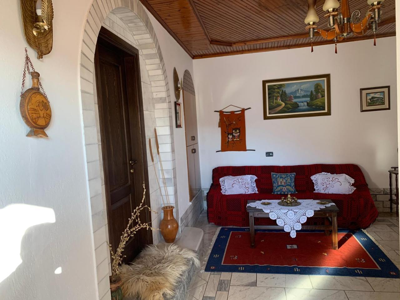 Guest House Iljesa เบราท ภายนอก รูปภาพ