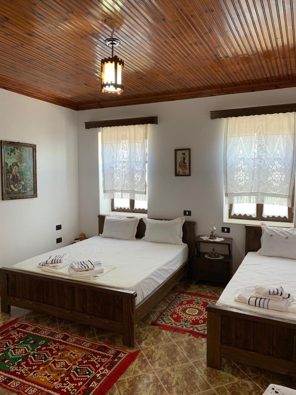 Guest House Iljesa เบราท ภายนอก รูปภาพ