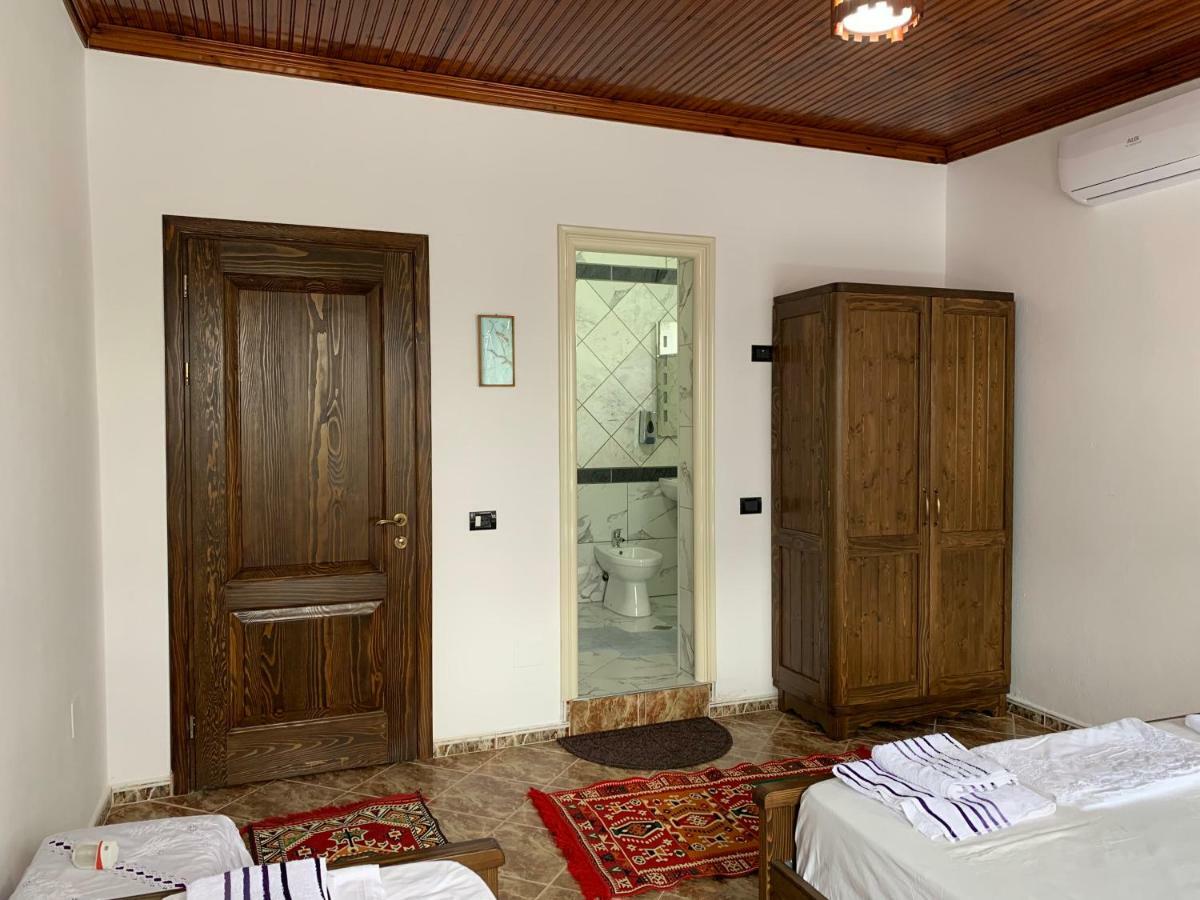Guest House Iljesa เบราท ภายนอก รูปภาพ